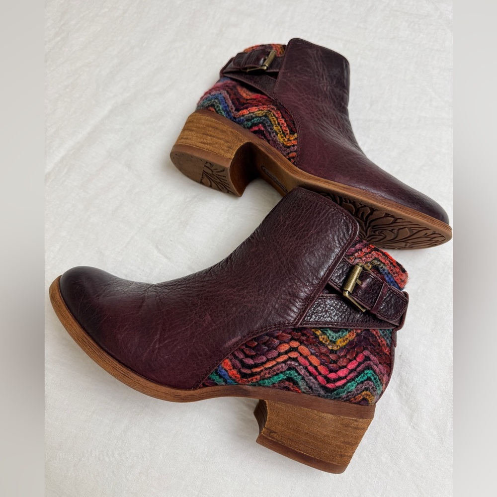 Comfortiva Creston Eggplant Red Whimsical Colorful Leather Ankle Boots Size 10